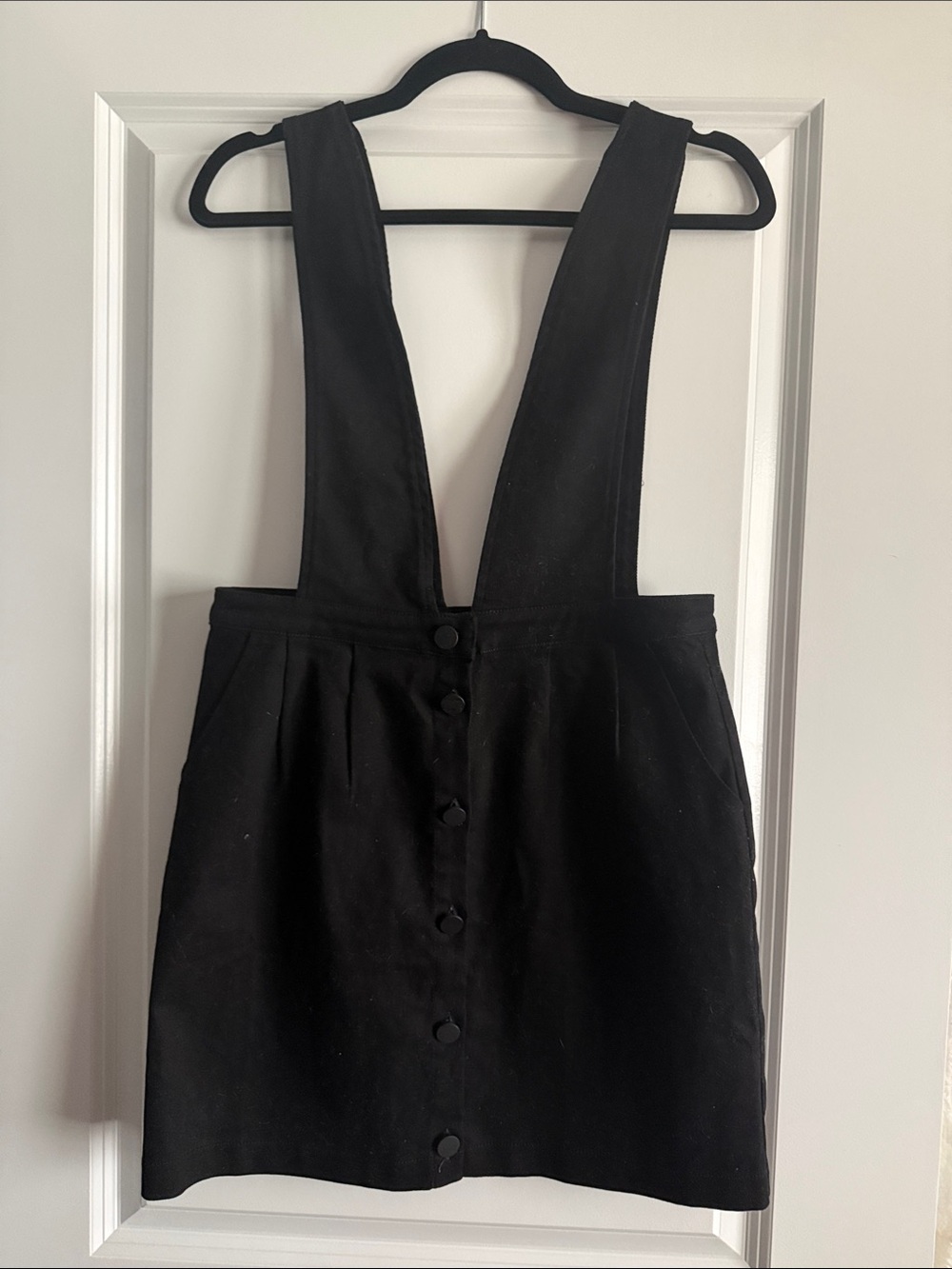 Mod Ref Black Button-Front Pinafore Mini skirt
